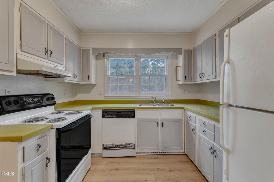 Kitchen before remodel